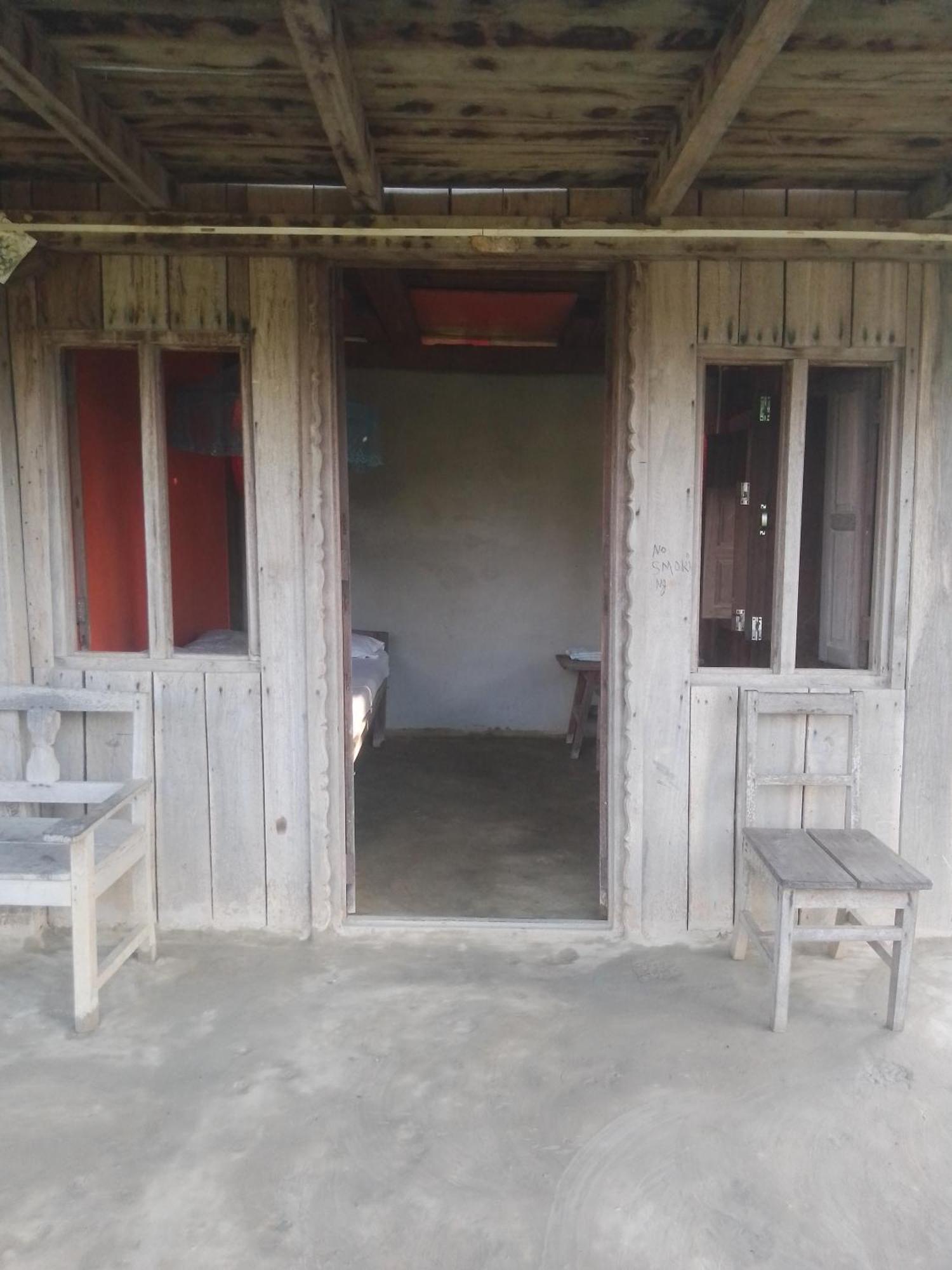 Shanta Ghar A Rustic Guesthouse Chitwan Extérieur photo