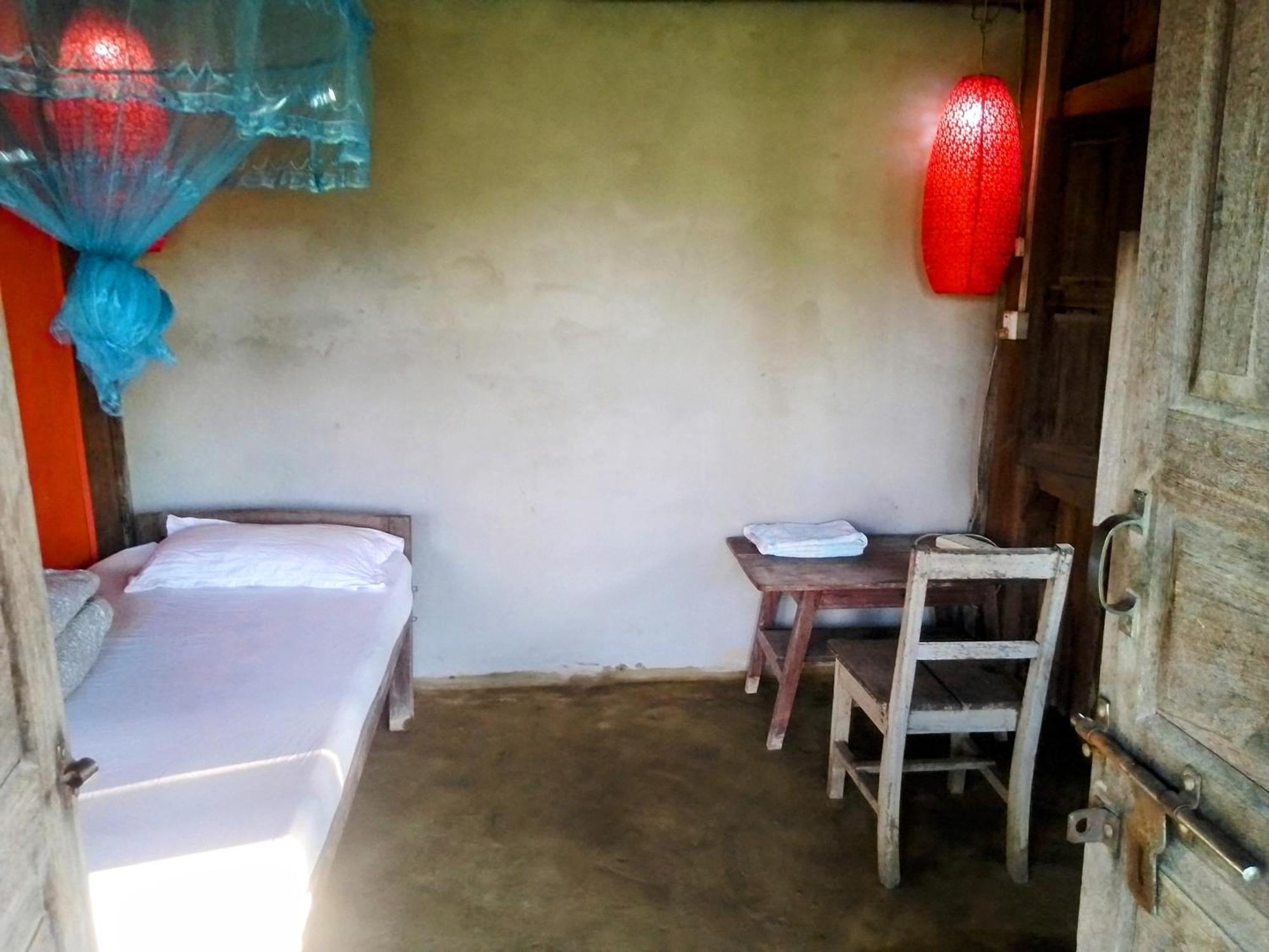 Shanta Ghar A Rustic Guesthouse Chitwan Extérieur photo